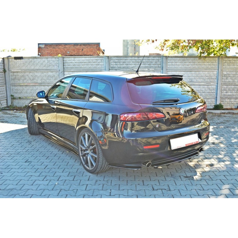 Maxton Design – CENTRAL REAR SPLITTER ALFA ROMEO 159 (WITH VERTICAL BARS)