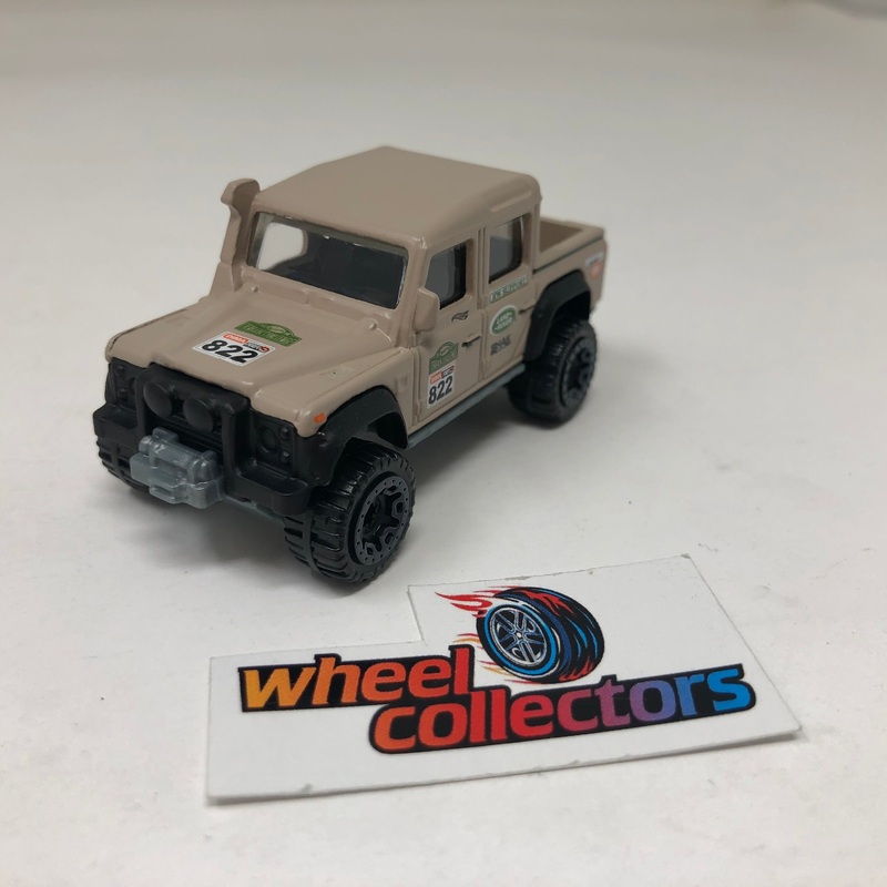’15 Land Rover Defender Double Cab * Tan * Hot Wheels Loose 1:64 Scale